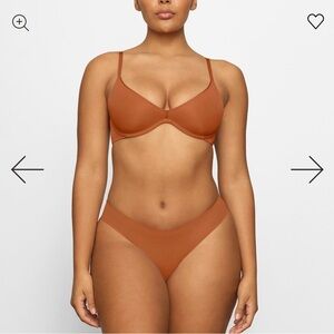 NWT SKIMS Weightless Scoop Bra